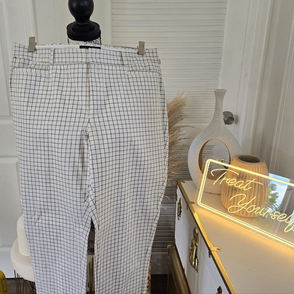 CLASSY BLACK & WHITE GRID PATTERN SLACKS 🖤🤍 - Picture 2 of 11
